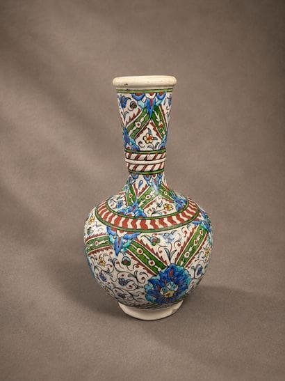 Vase bouteille Ottoman
Pâte siliceuse à décor...