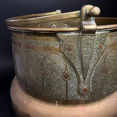 Grand seau à anse
Laiton gravé
Maghreb, circa...