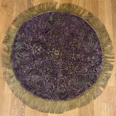 Panneau circulaire en velours violet brodé...