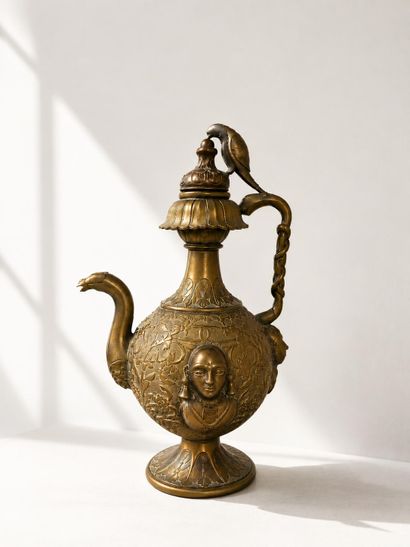Verseuse indienne 
Laiton
Inde, XIX-XXe siècle
H....