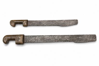 Deux épées cérémonielles de Kairouan 
Fer...