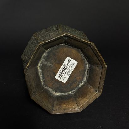 Aiguière 
Bronze
Inde ou Moyen-Orient, XXe...