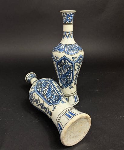 Paire de vases à décor floral bleu-blanc
Céramique...