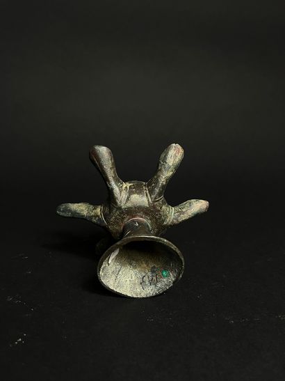 Trois lampes zoomorphes de style Seldjoukide
Bronze
Iran,...