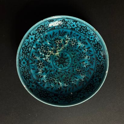 Vase Safavide à décor d’oiseaux et de fleurs...