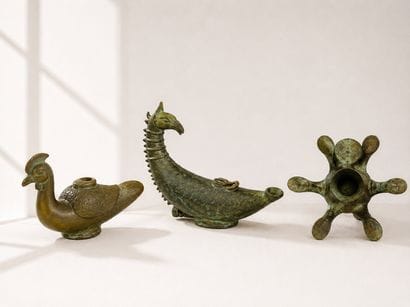 Trois lampes zoomorphes de style Seldjoukide
Bronze
Iran,...