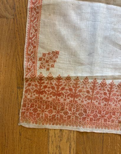 Ensemble de napperons, brodées en coton polychrome...