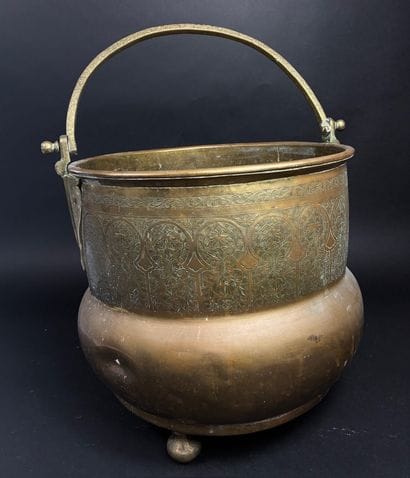 Grand seau à anse
Laiton gravé
Maghreb, circa...