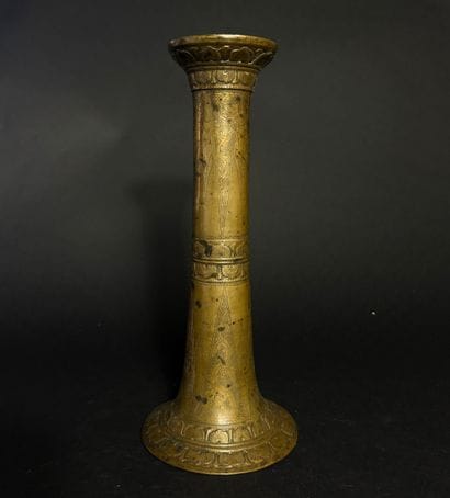 Vase ou élément de lampe de forme tubulaire
Fonte...