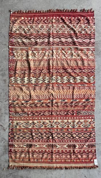 Important et original Kilim Marocain
Probablement...