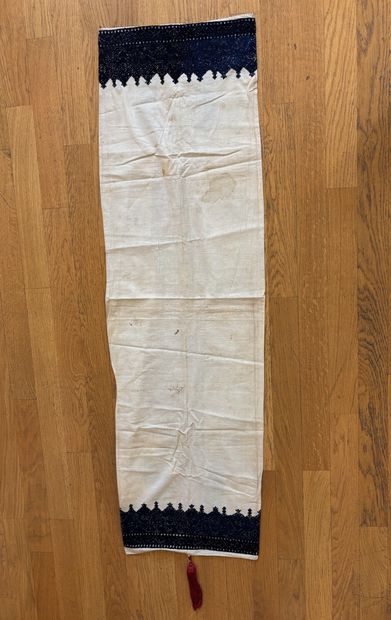Ensemble de napperons, brodées en coton polychrome...