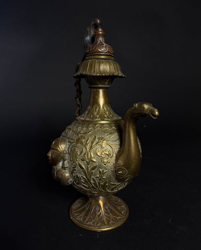 Verseuse indienne 
Laiton
Inde, XIX-XXe siècle
H....