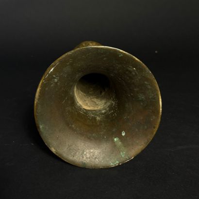 Vase ou élément de lampe de forme tubulaire
Fonte...