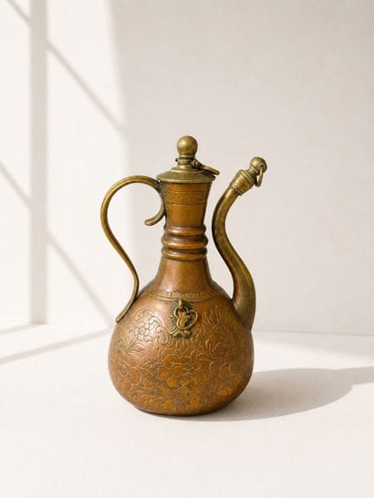 Aiguière ottomane de pèlerinage
Tombak (cuivre...