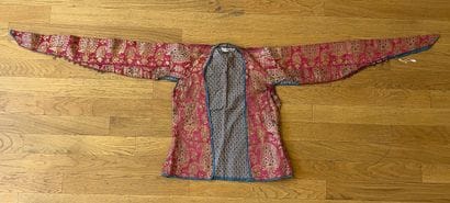 Trois vestes de femme, brocard de soie et...