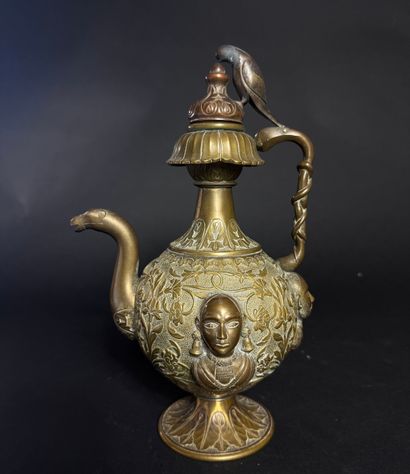 Verseuse indienne 
Laiton
Inde, XIX-XXe siècle
H....