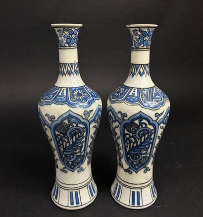 Paire de vases à décor floral bleu-blanc
Céramique...