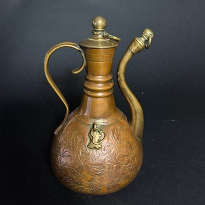 Aiguière ottomane de pèlerinage
Tombak (cuivre...