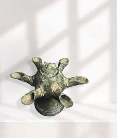 Trois lampes zoomorphes de style Seldjoukide
Bronze
Iran,...