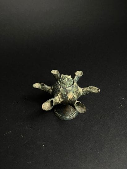 Trois lampes zoomorphes de style Seldjoukide
Bronze
Iran,...