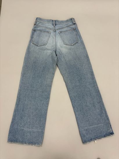 BALENCIAGA. 
Pantalon en jeans bleu. (Taille...