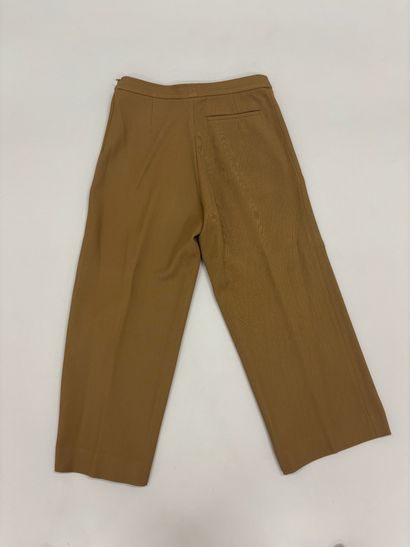 DRIES VAN NOTEN. 
Pantalon de tailleur Camel....