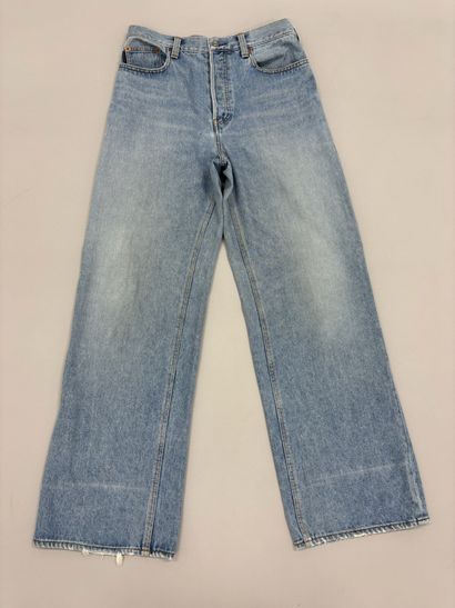 BALENCIAGA. 
Pantalon en jeans bleu. (Taille...