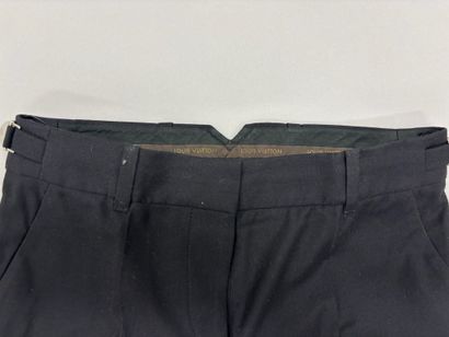 LOUIS VUITTON. 
Pantalon de tailleur. (Taille...