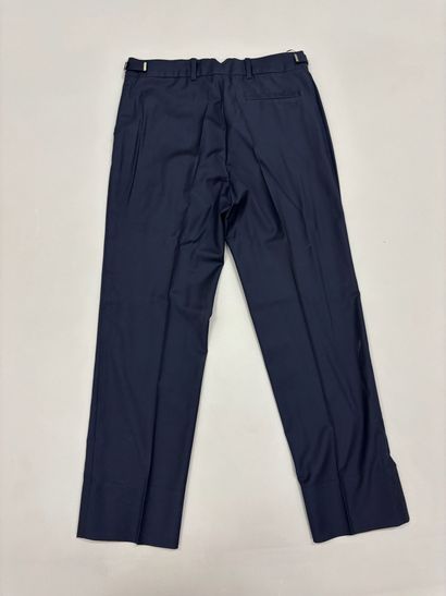 LOUIS VUITTON. 
Pantalon de tailleur bleu...