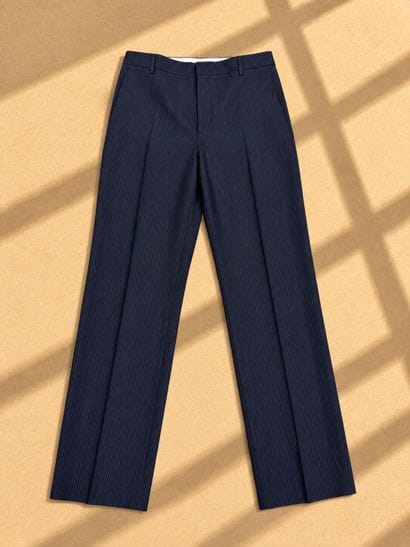 CELINE. 
Pantalon de tailleur bleu rayé....