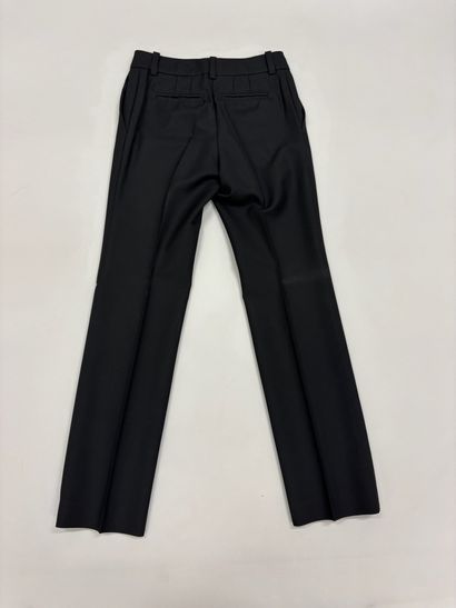 LOUIS VUITTON. 
Pantalon de tailleur noir....