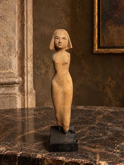 STATUETTE DE CONCUBINE NUE
en bois, dans...