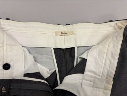 CELINE. 
Pantalon de tailleur gris. (Taille...