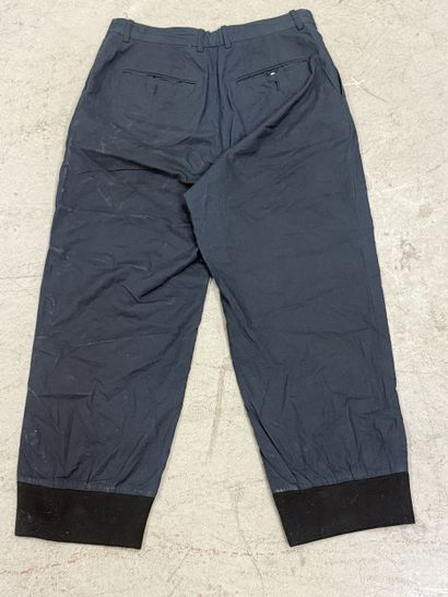 DRIES VAN NOTEN. 
Pantalon bicolore bleu...