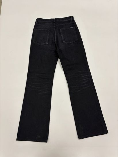 SAINT-LAURENT, Paris. 
Pantalon en jeans...