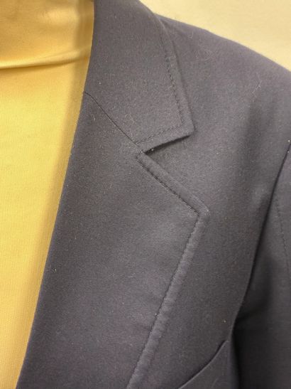 LOUIS VUITTON. 
Veste de costume bleue marine....