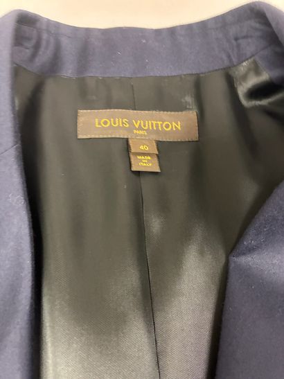LOUIS VUITTON. 
Veste de costume bleue marine....