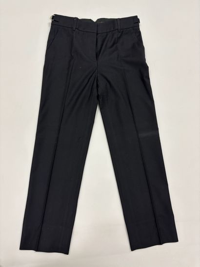 LOUIS VUITTON. 
Pantalon de tailleur. (Taille...