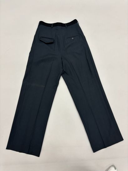 CELINE. 
Pantalon de tailleur bi-color noir...