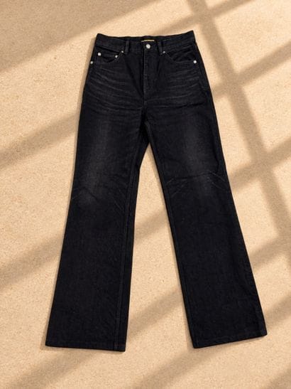 SAINT-LAURENT, Paris. 
Pantalon en jeans...