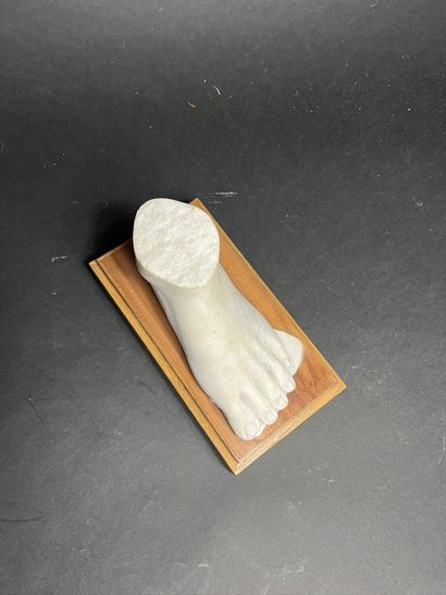 FOOT FRAGMENT
made of white marble
Roman...