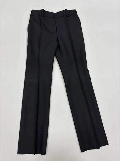 LOUIS VUITTON. 
Pantalon de tailleur noir....