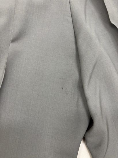 CELINE. 
Pantalon de tailleur gris. (Taille...
