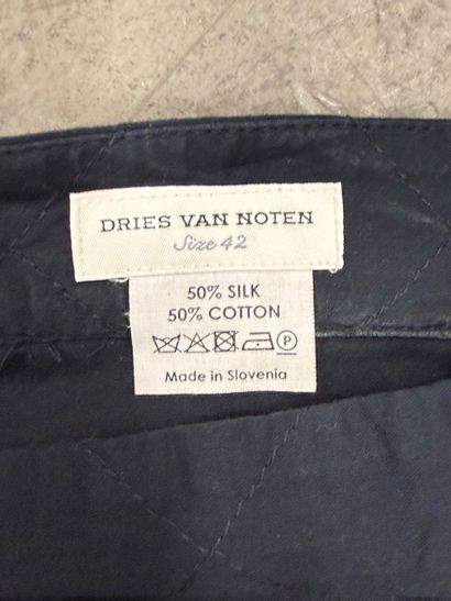 DRIES VAN NOTEN. 
Pantalon bicolore bleu...