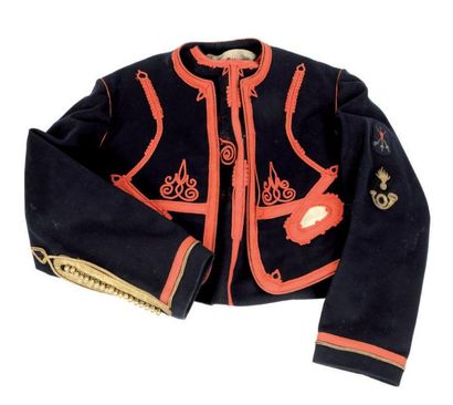 Veste et gilet d'un adjudant du 2ème zouaves....