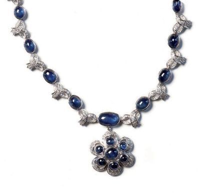Collier draperie articulé en or blanc 18K...