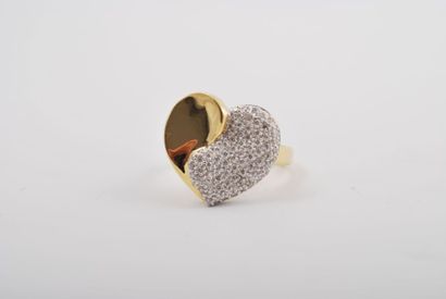 Bague coeur en or jaune 18K en partie pavée...