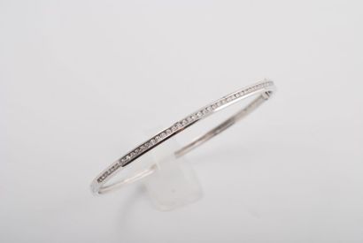Bracelet jonc en or blanc 18K serti d'une...