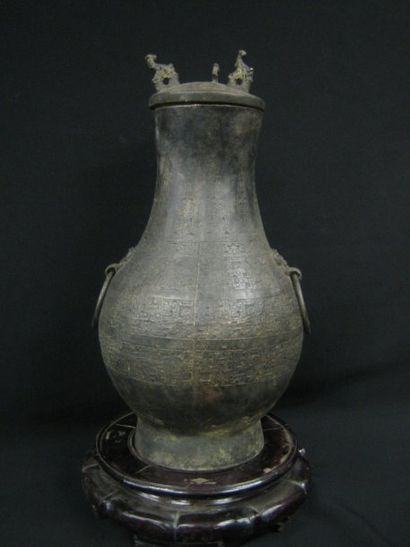 Vase « Hu » orné de deux masques de taotie...