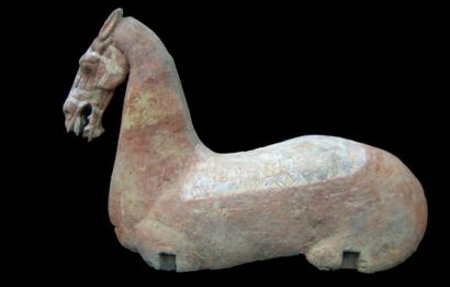 Cheval sans jambe, à la tête stylisée dit...